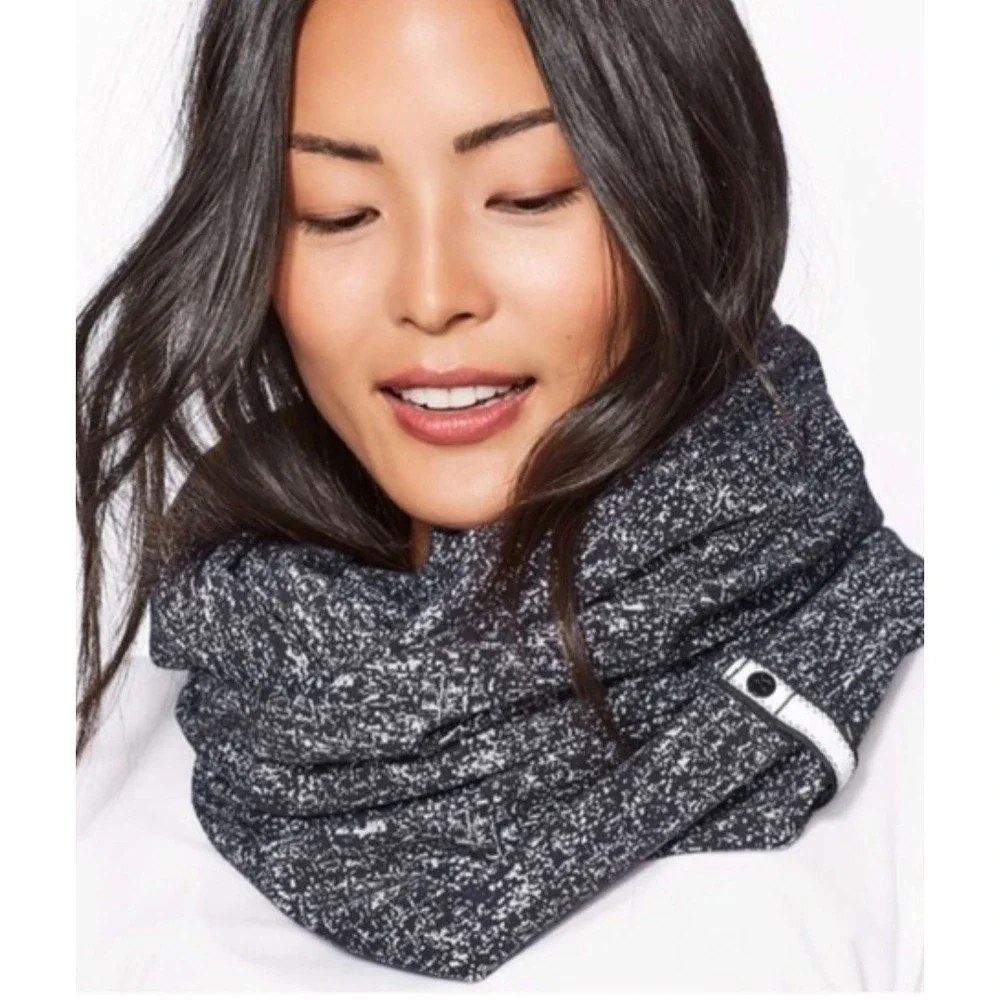Lululemon Vinyasa Scarf Women OS Black White Snap Convertible Wrap